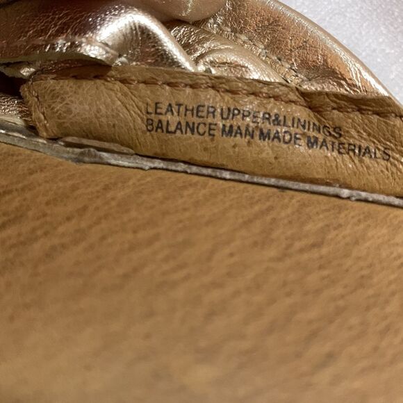 Born size 10 gold sandals with slight heel - Picture 8 of 10